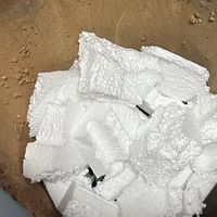 翻盆时花盆底部别再用泡沫垫了，很多花烂根，都和这个老习惯有关