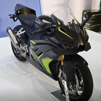 国产仿赛新高度，张雪机车820RR-RS售13.8万出厂全碳纤全钛合金满配