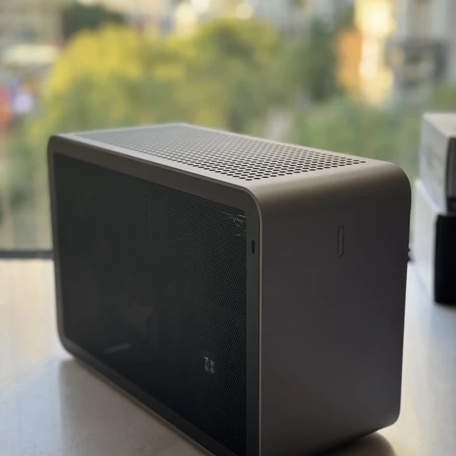 机箱厂排队给帮主的反骨ITX开模，BIOS的账却还挂着：9月的BKB，买、等、避三本账一次摆完