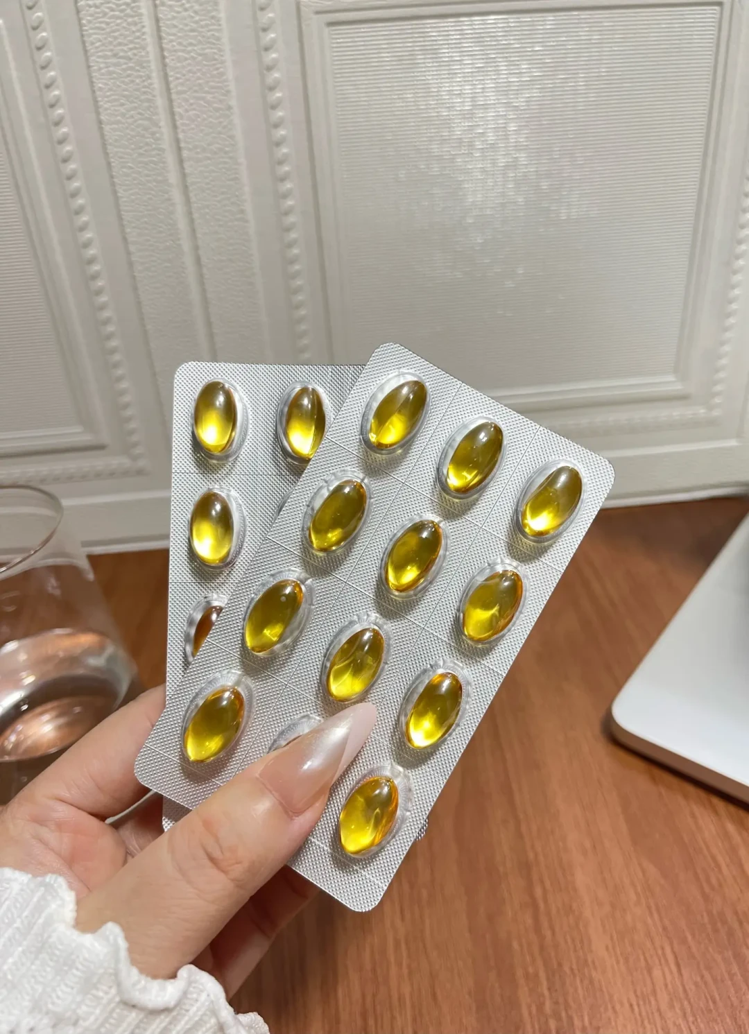 人用的NOW 97%鱼油，正被铲屎官们分给猫吃：客服答不上浓度的那笔剂量账