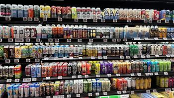 6家啤酒半年报把价格打回原形：这个秋天你买的便宜啤酒，到底是行业让利还是清库存？