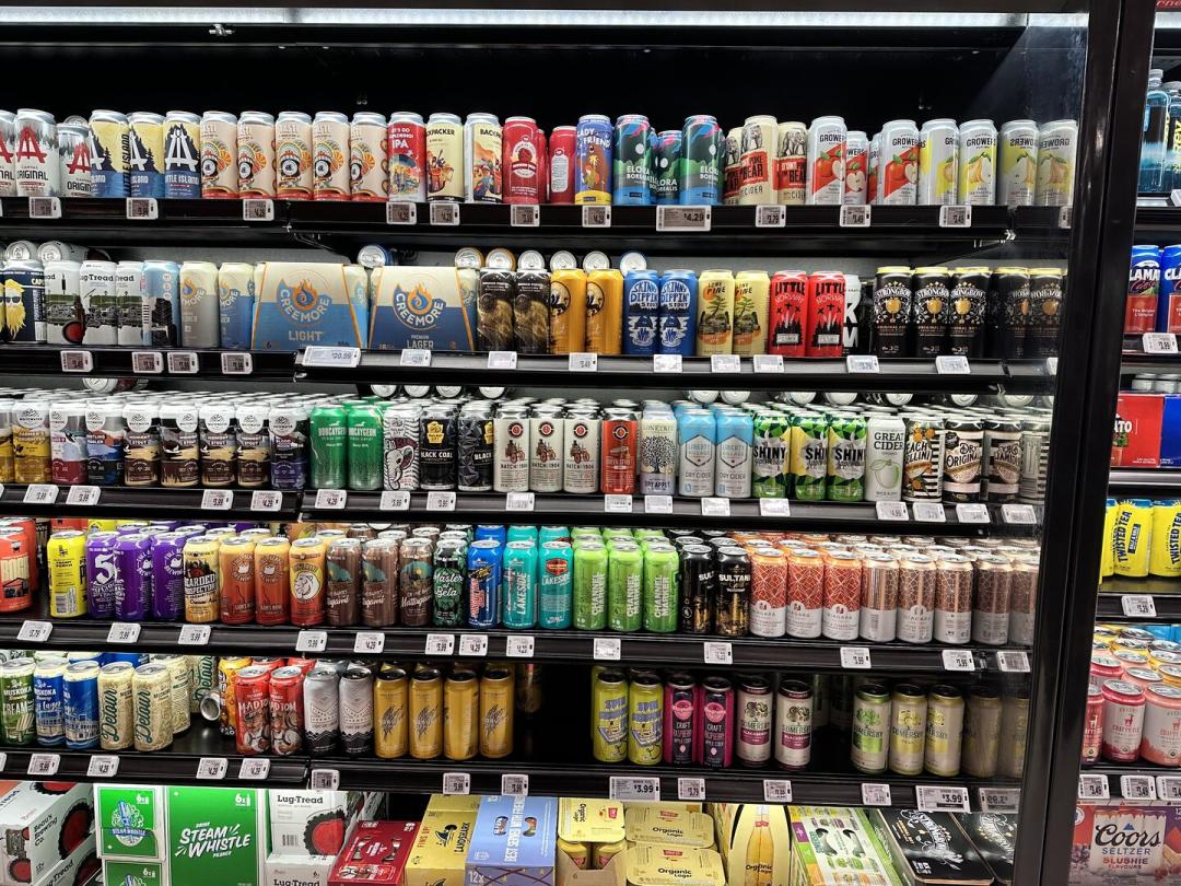 6家啤酒半年报把价格打回原形:这个秋天你买的便宜啤酒,到底是行业让利还是清库存?