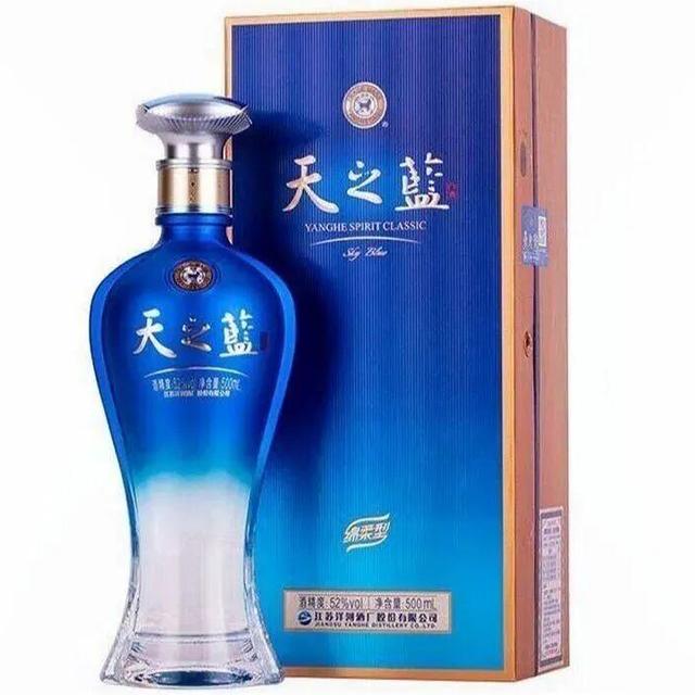 离中秋5天，给老丈人带什么酒？B站那期235万播放的视频，1.3万条评论全是活教材：牛栏山一箱把脸送绿了，15年飞天输给一句「喝不惯」