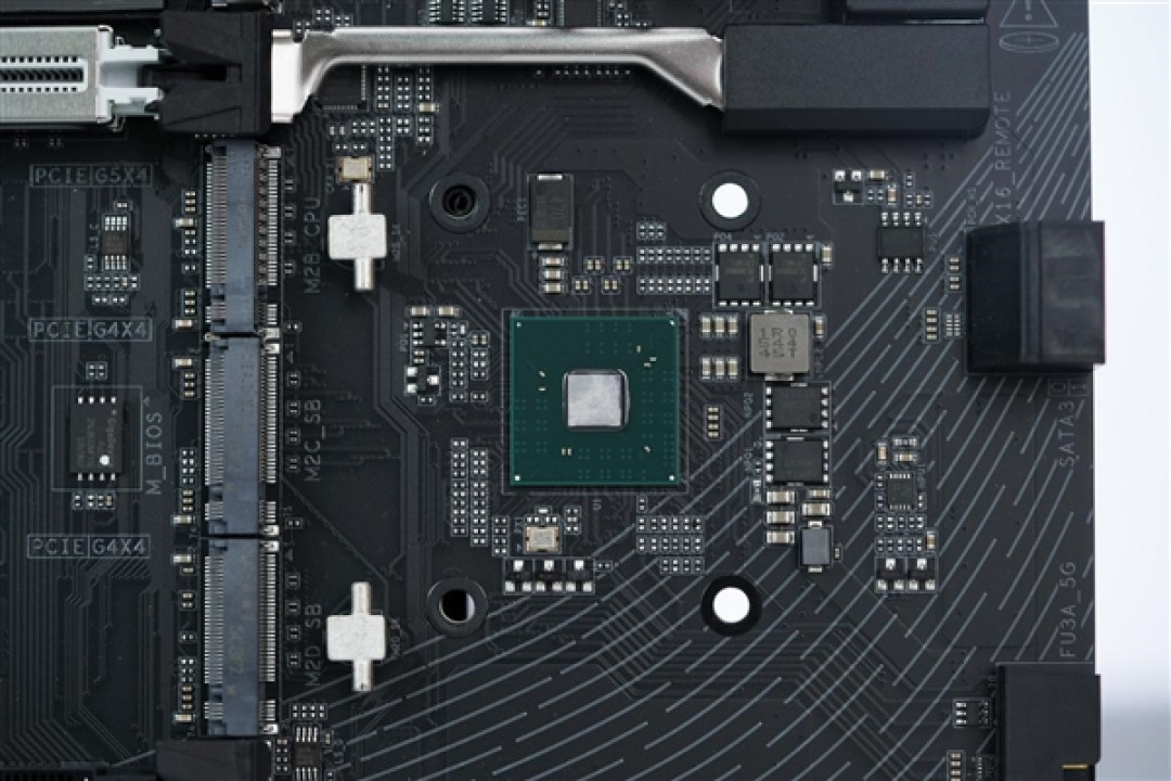 16+2+2相供电 配4路M.2!技嘉B850 AORUS ELITE X3D图赏