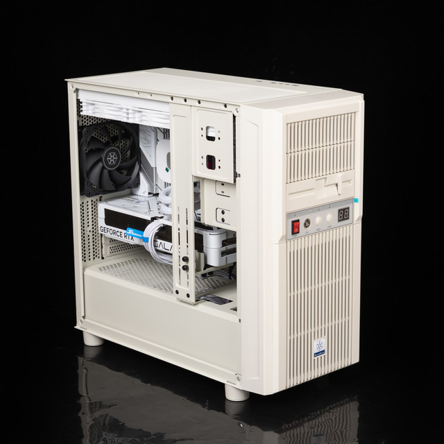银昕FLP03复古壳装机：9850X3D+华硕ROG B850小吹雪+影驰RTX 5080