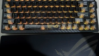 一套ROG 20周年全家桶闲鱼喊到20万：对完全网四路价格台账，整机溢价在黄牛手里、外设溢价在标价里，按你要哪档充信仰