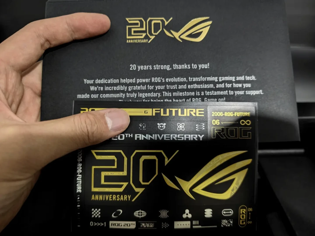 一套ROG 20周年全家桶闲鱼喊到20万:对完全网四路价格台账,整机溢价在黄牛手里、外设溢价在标价里,按你要哪档充信仰