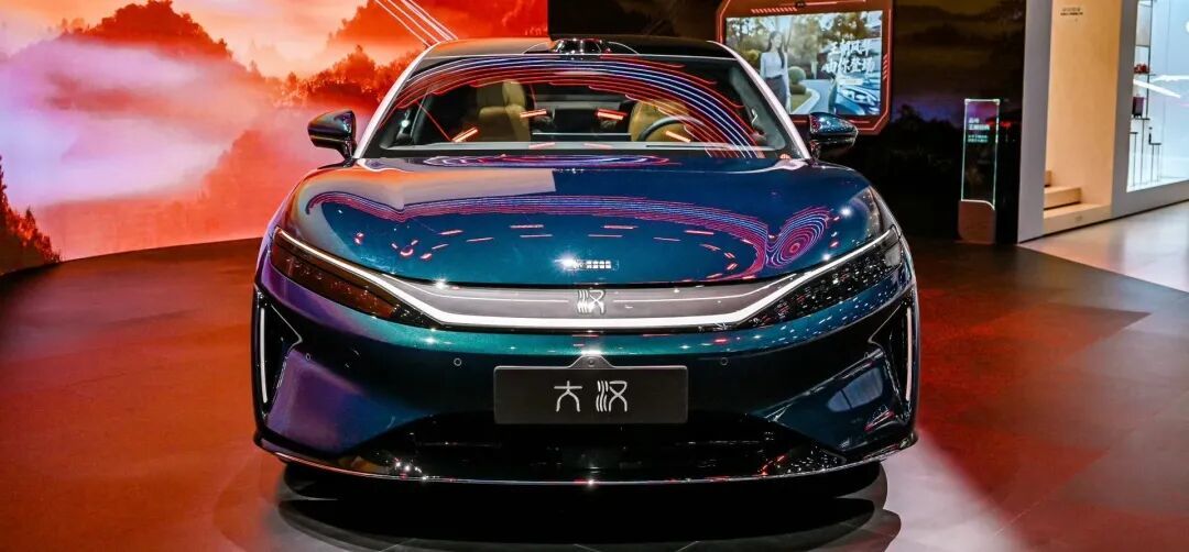 大汉预售24.99万,满屏"1008km""对标S级"。我劝你先把这两个最响的数字放一放