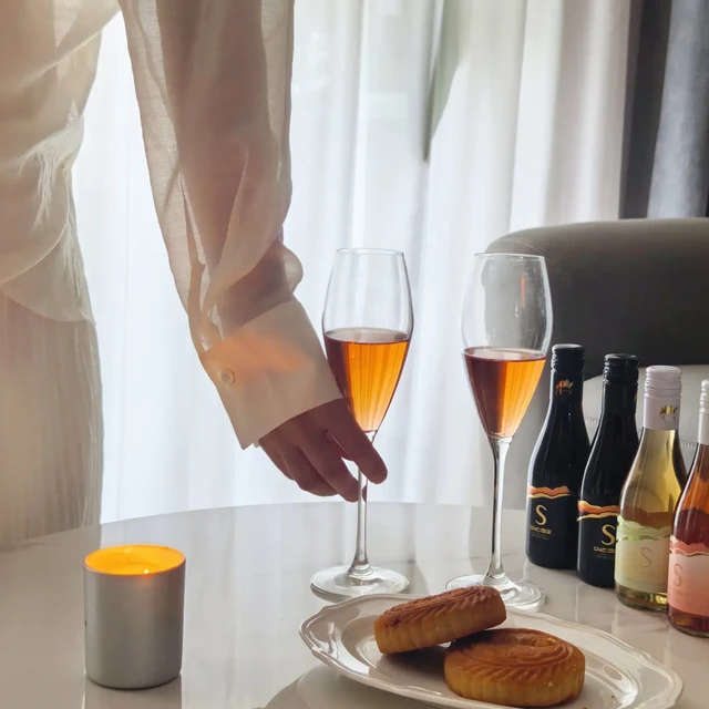 离中秋5天，临时买酒点外卖？美团名酒「先鉴后发」、白酒节飞天抢过1639，淘宝闪购4小时达，也有靠12315才退成款的前车之鉴——速度账、保真账、价格账、退换账、软文账我查齐了