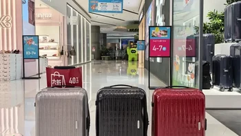 新秀丽贝壳箱的“重量错觉”：30寸拆箱和28寸一样大，1公斤的轻在值机口到底值不值