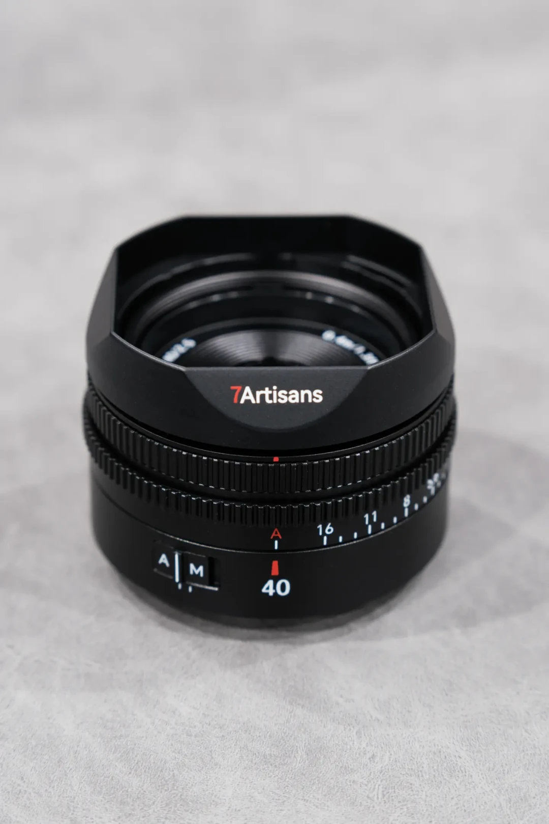 90克、739元、全画幅自动头:七工匠40mm F2.5全网口碑翻完,对焦和质感是两道坎