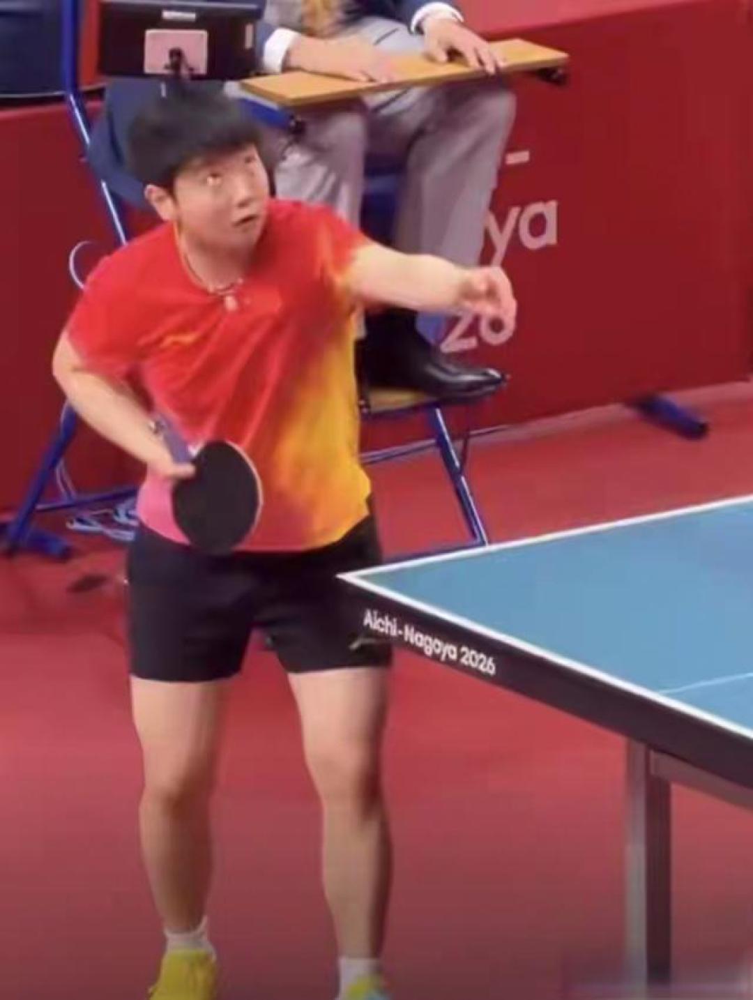 王曼昱1-3不敌朱雨玲:战术受制于节奏,小组受挫敲响警钟