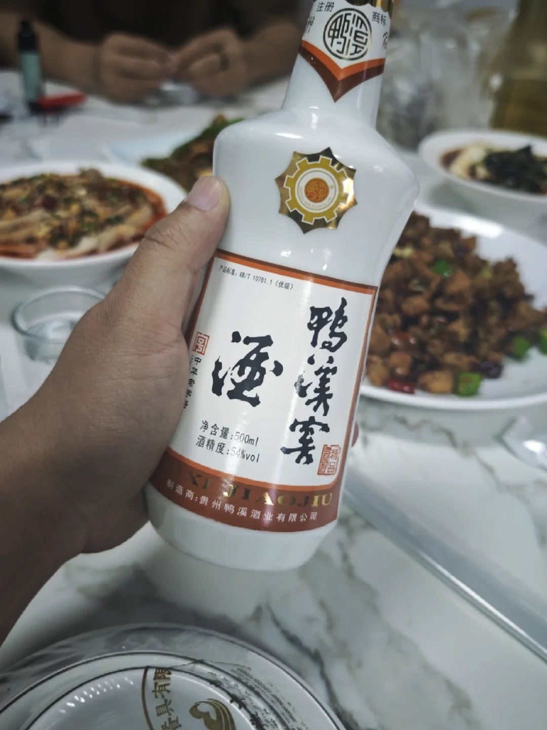 鸭溪窖塌方曲线：员工讨厂只是最后一步，前三个信号早就在你家货架上