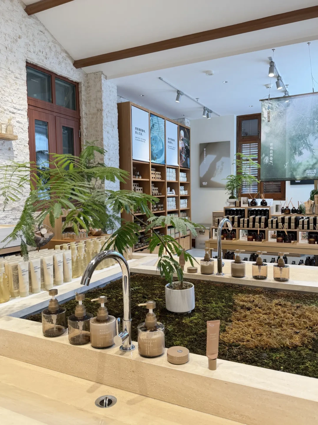 MUJI「张园限定」香氛9月28日铺向全国:4香型、49-98元价格带,两周先行期,冲店、找代还是等铺货,先看清这张牌