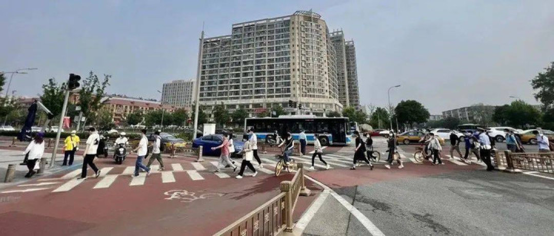 理想智驾被指「不遵守交规」？这真不能全怪它