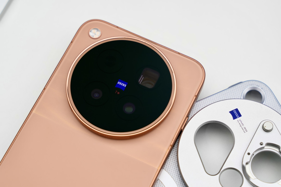 时隔一年再次深度体验 vivo X 系列,vivo X500 Pro Max 还是熟悉的味道吗?