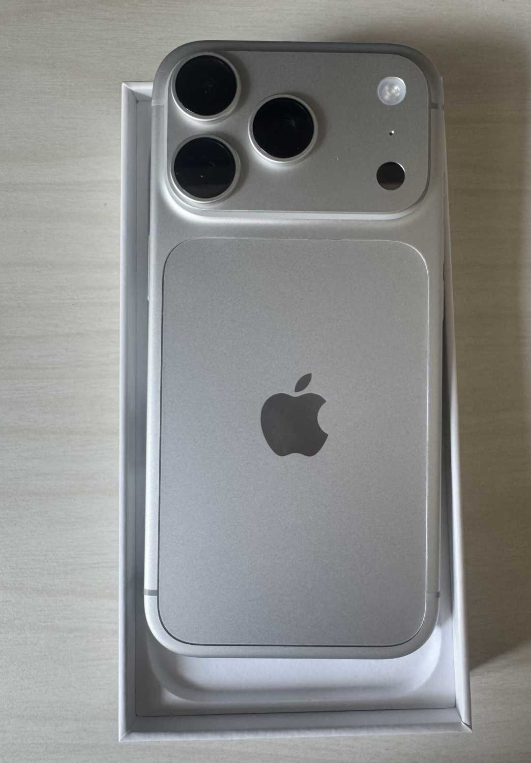 国行9999、港版9600、澳门版9590:iPhone 18 Pro 跨境买省的钱,别败给一张 eSIM
