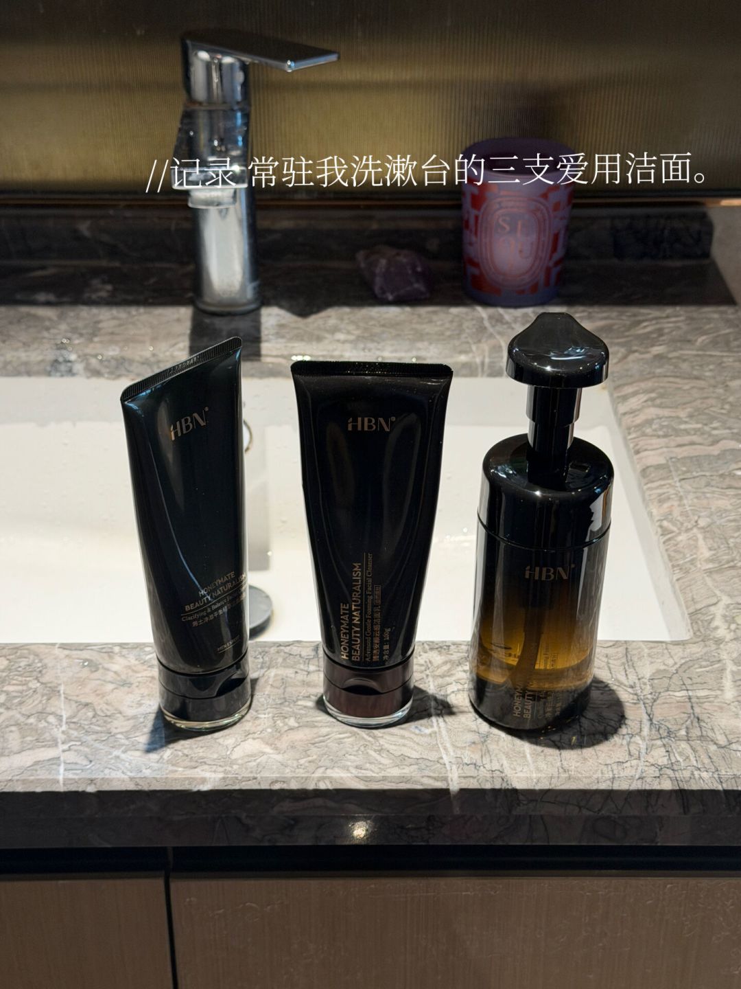 HBN把种草主战场换成了69块的洁面:「佳琦严选」模板帖、真假版之争和一串价格锚点,下单前都得过一遍
