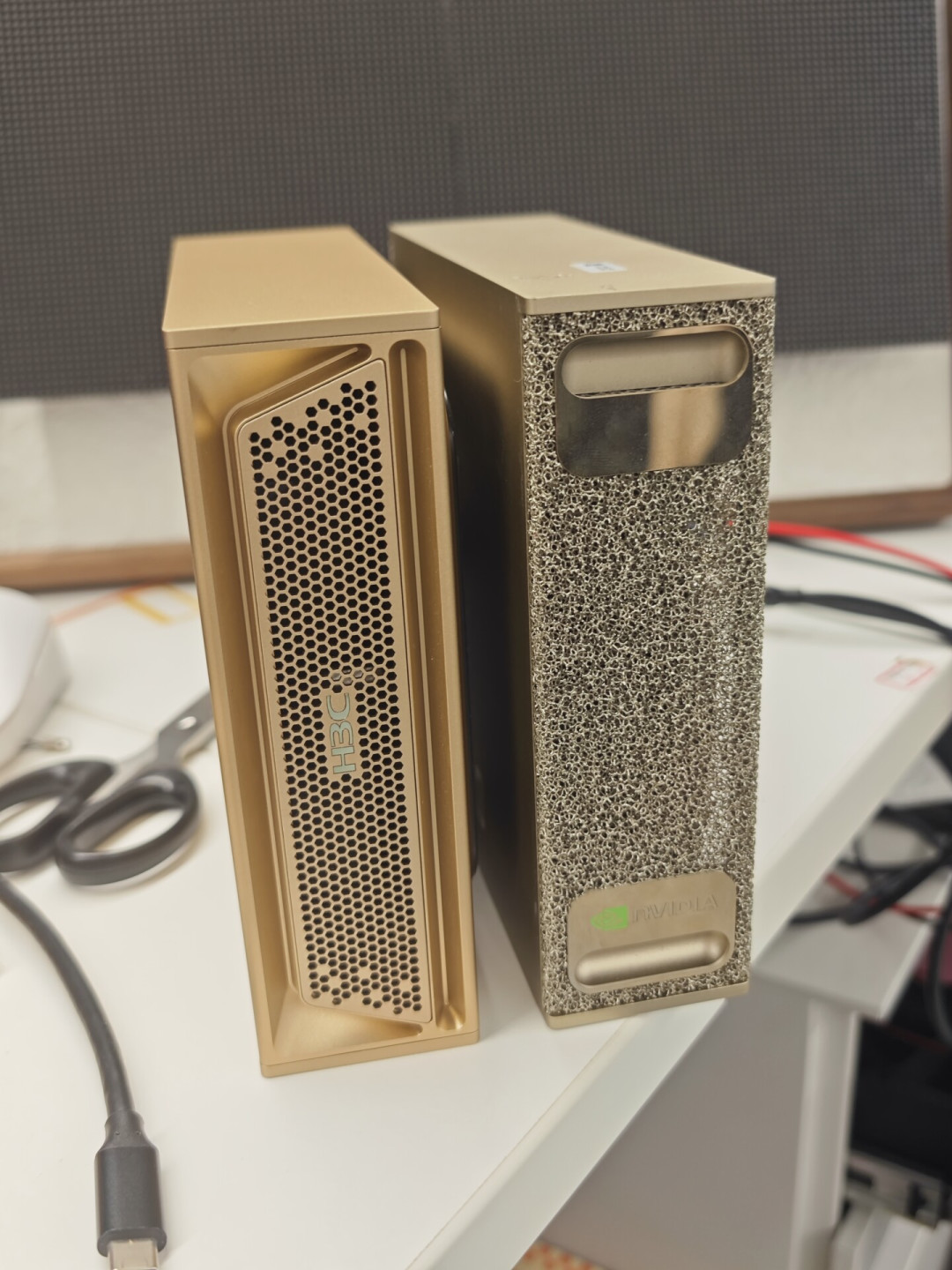 今晚英伟达剧透名单里点了名:36999元的华三