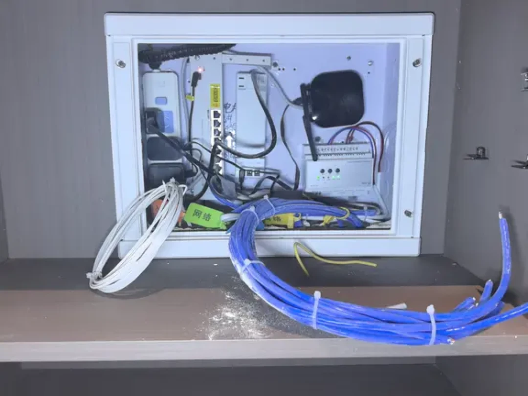 九月的全屋组网红品,居然是PoE:面板AP