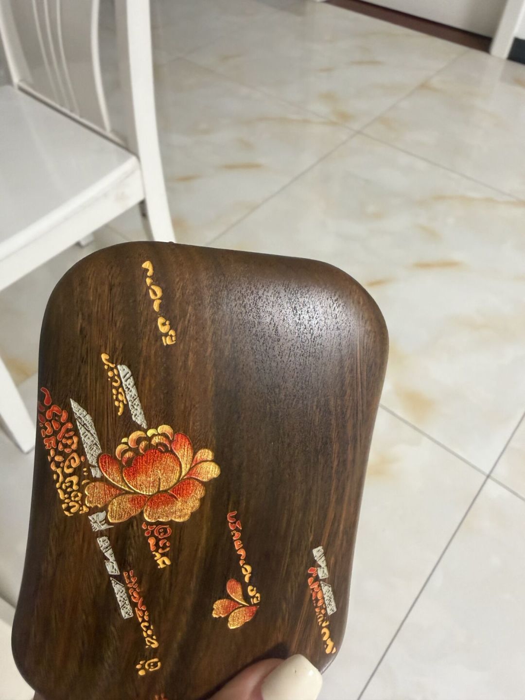 580块的谭木匠梳头带电:柜姐说不清,物理说得清