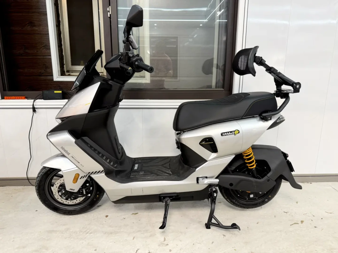 6199对6299只差一百块：极核AE4iPro+对上九号MZ330闪骑，我把三个平台的对比热评和两边提车账捋完，好开的和好骑的确实不是一台车