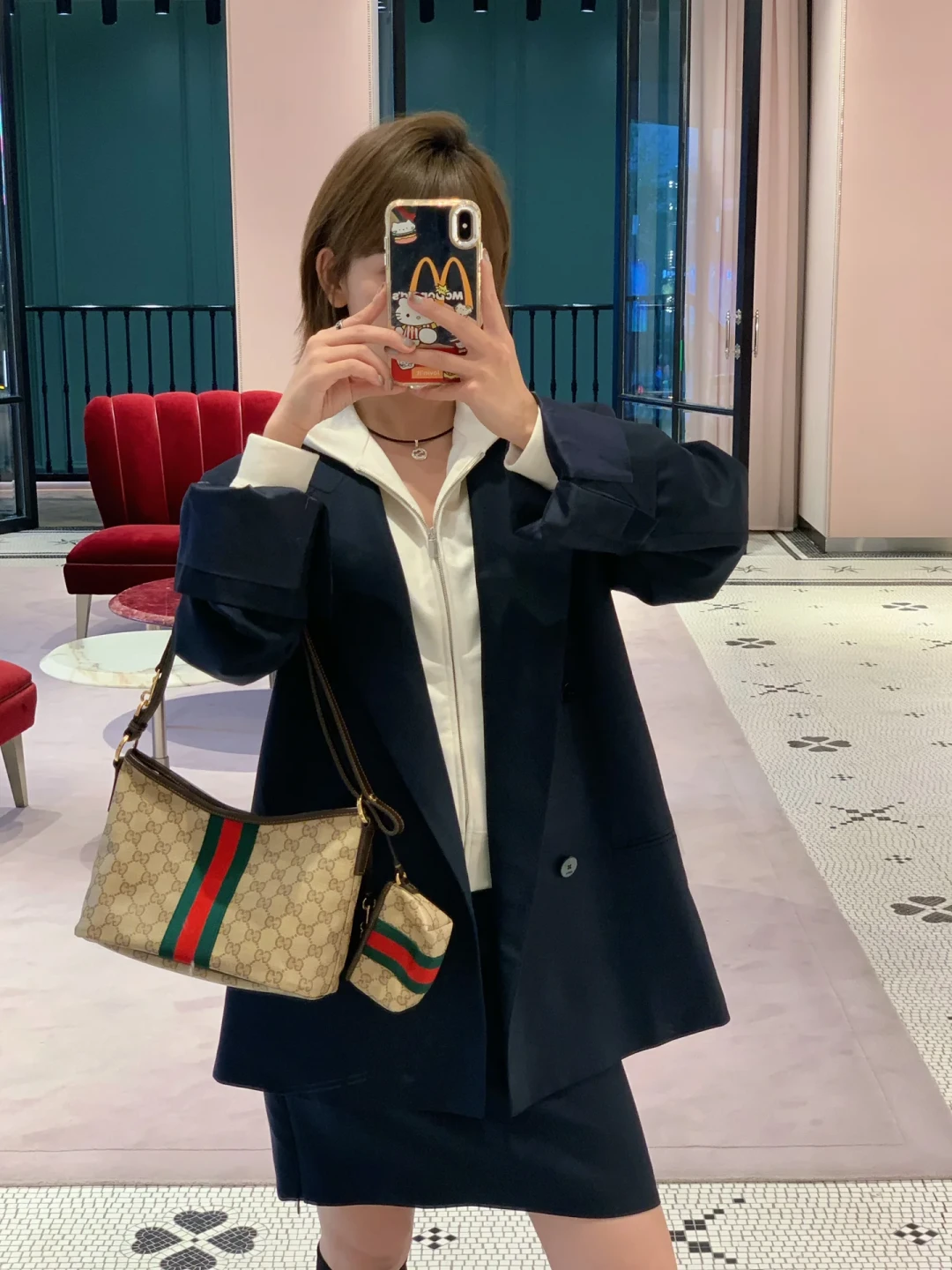 田曦薇官宣Gucci大使当天，同款Hobo被喊