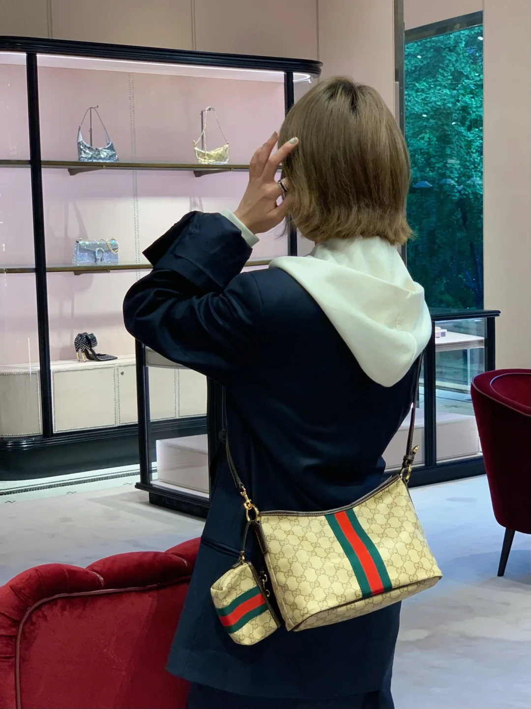 田曦薇官宣Gucci大使当天，同款Hobo被喊