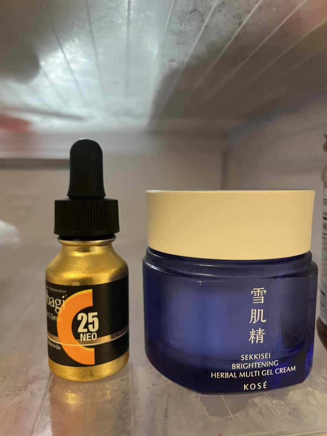 脸黄了先别扔瓶子:欧邦琪的“黄”有两种、瓶里的黄也分两档,只有一种要立刻停用