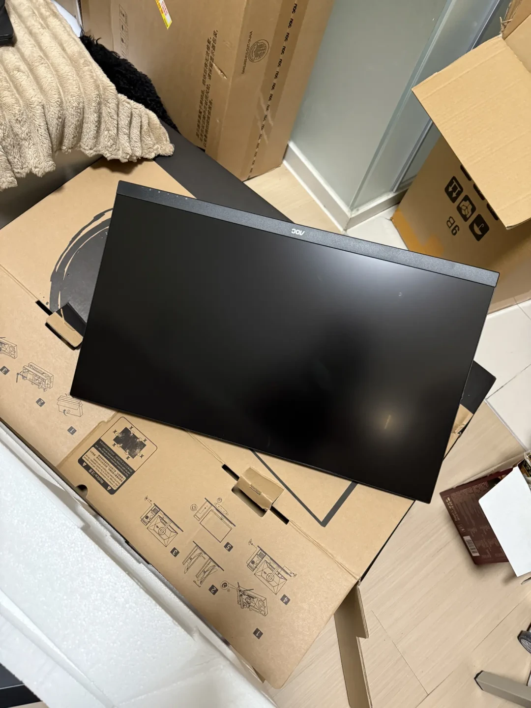 给显示器装机械臂前先给屏称个重:对完断裂帖的509条评论、三个品牌报沉头和40元到一千多的台账,这笔钱按屏重分