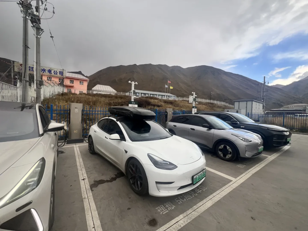 独库进入封路倒计时:四位极氪车主的进疆台账摊开,国庆穿天山的先把这三笔账对完
