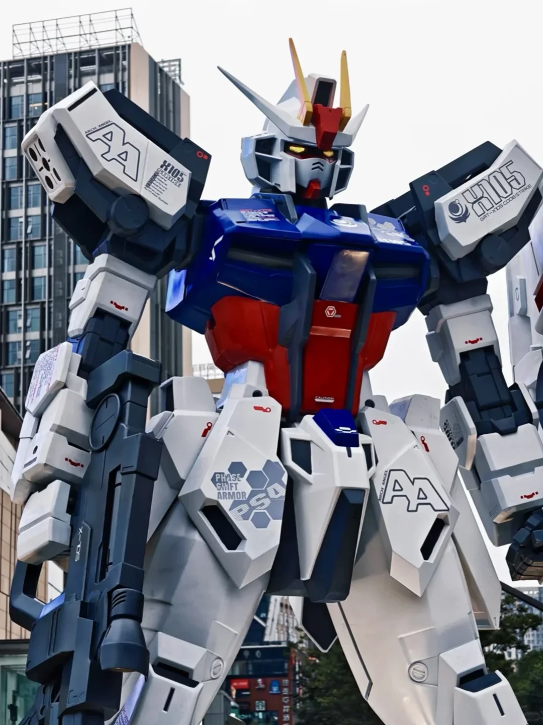 官表直接砍到六折:9/23起19城高达基地通贩全线下调,MGEX独角兽1380、PG Z高达1200——但「降价≠补货」、清单里一半从没来过货、75折券窗口已关:顶门排队、等线上跟进还是继续蹲电商,这三笔账我替你摸完了