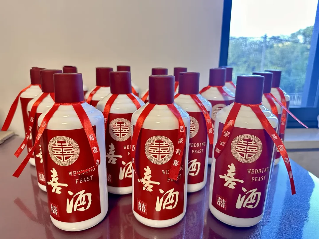 国庆婚宴季白酒价格来到年内低位:30桌怎么备、买8箱退6箱、酒店三问,婚宴酒这笔账一次算清