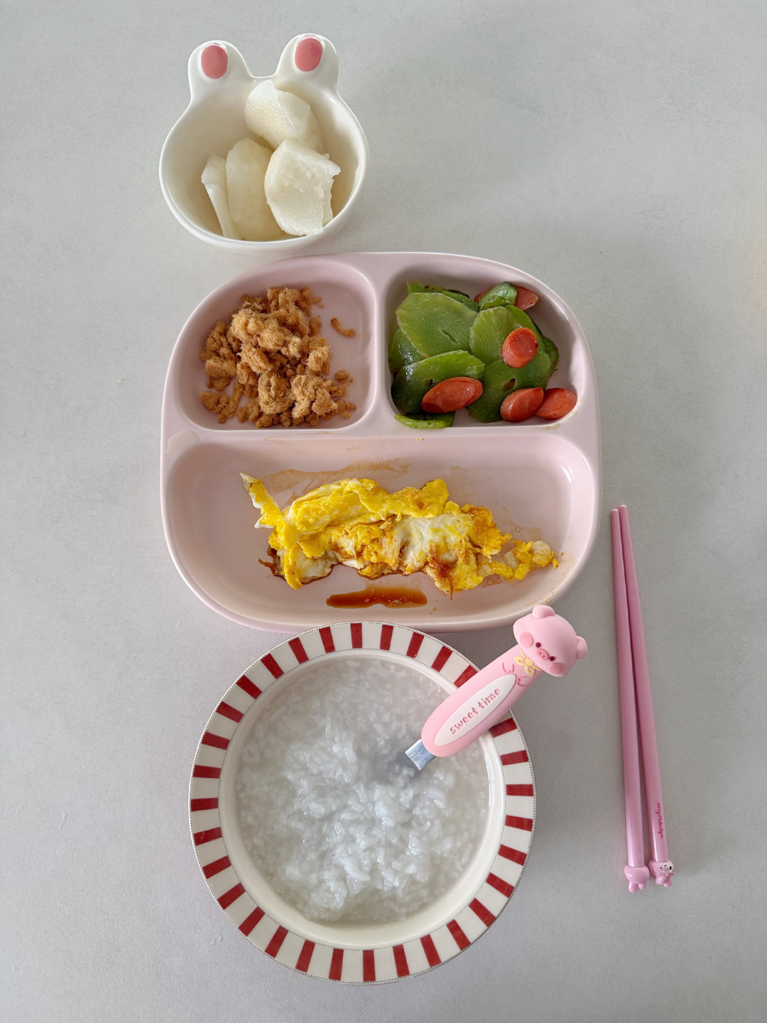 「不吃早餐会长胆结石」和「早餐是危险的一餐」9月打对台:一边有胆囊的夜账,一边能溯源到三本书——决定早餐吃不吃之前,先把这三笔账算完