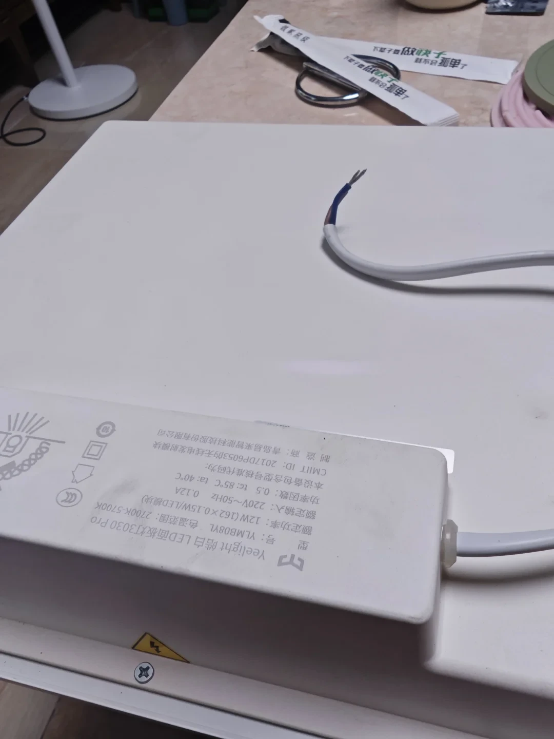 5个面板灯炸了3个同一个电容：第一批易来过保业主开始算总账，修80、换盘十几块、买新149，分三档