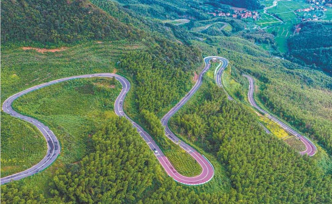 12天7条“跑山实测”刷屏:国庆进山的家用车,“操控”只值得信这5个变量