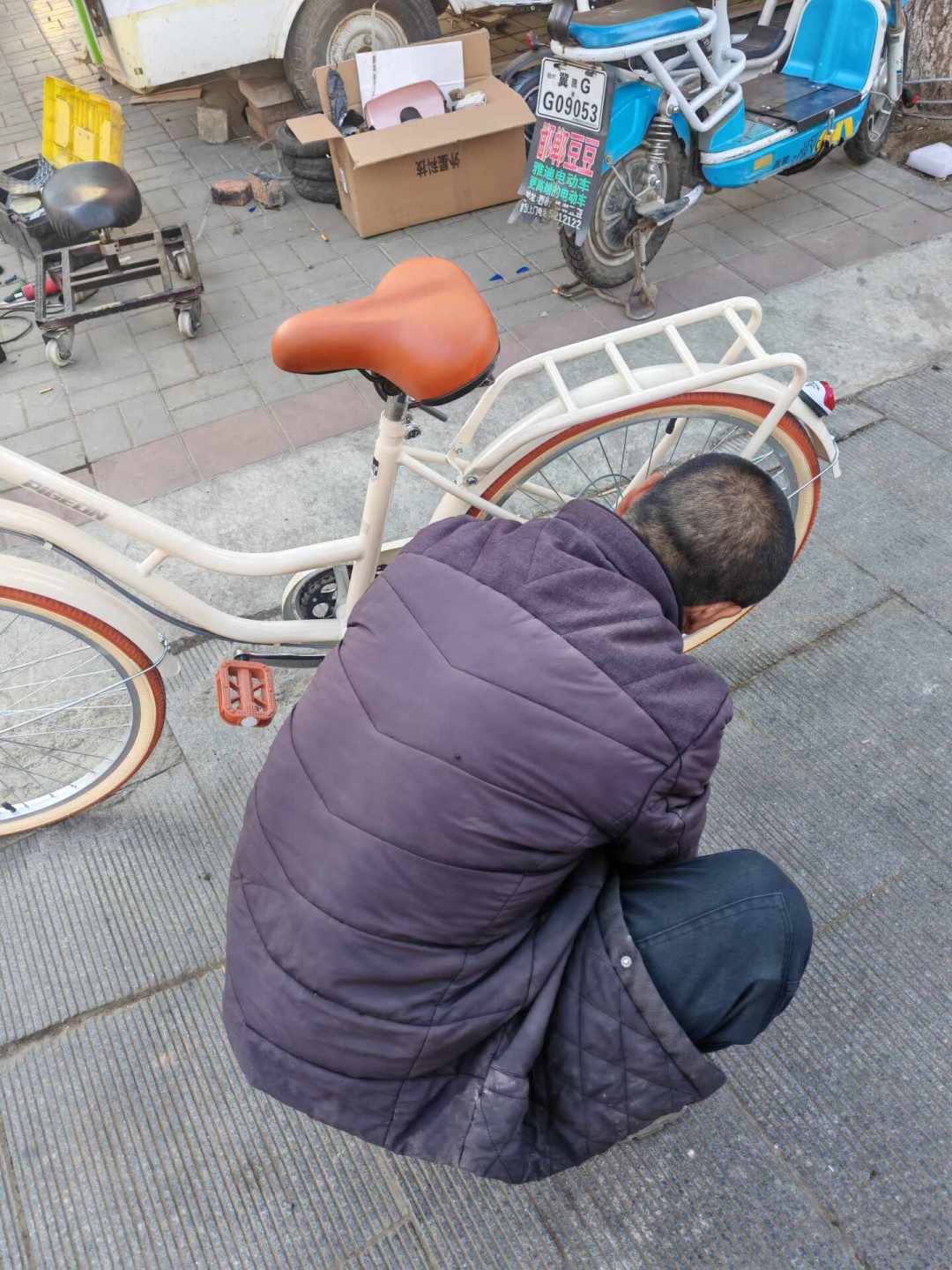 两三百的飞鸽自行车,有人骑十年有人3个月车把变形:翻完上百条车主反馈,翻车的多半不是车架