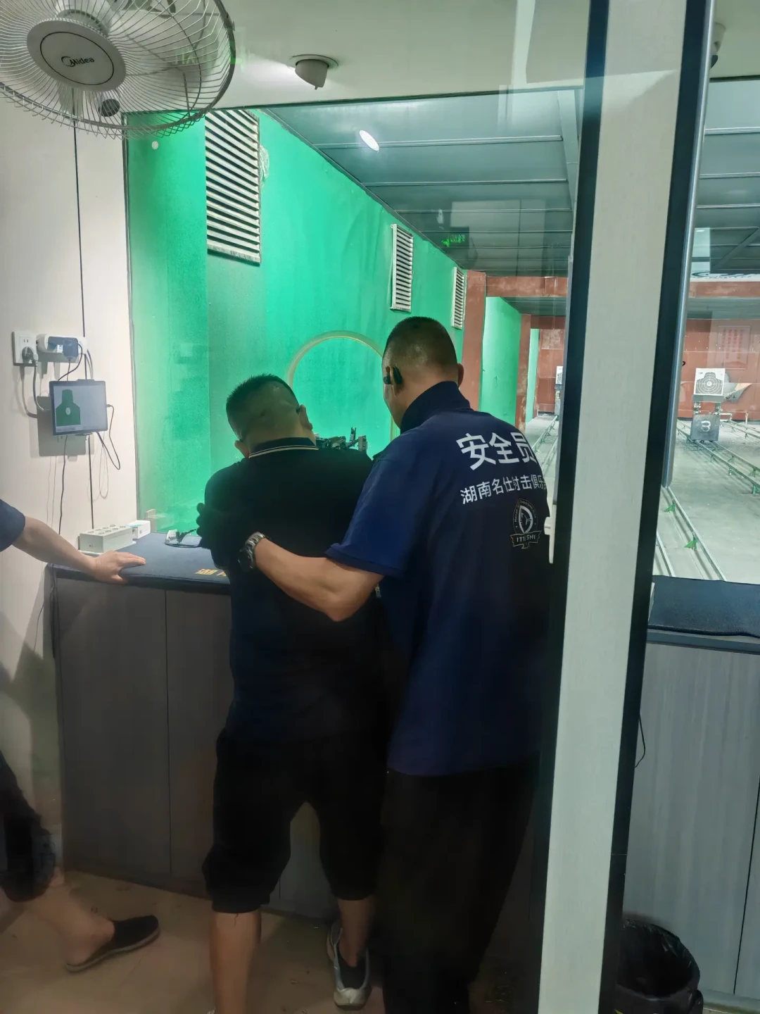 首尔“误带弹壳”帖那个9109赞的后续:国庆打枪想把弹壳带回家,先过这三道门