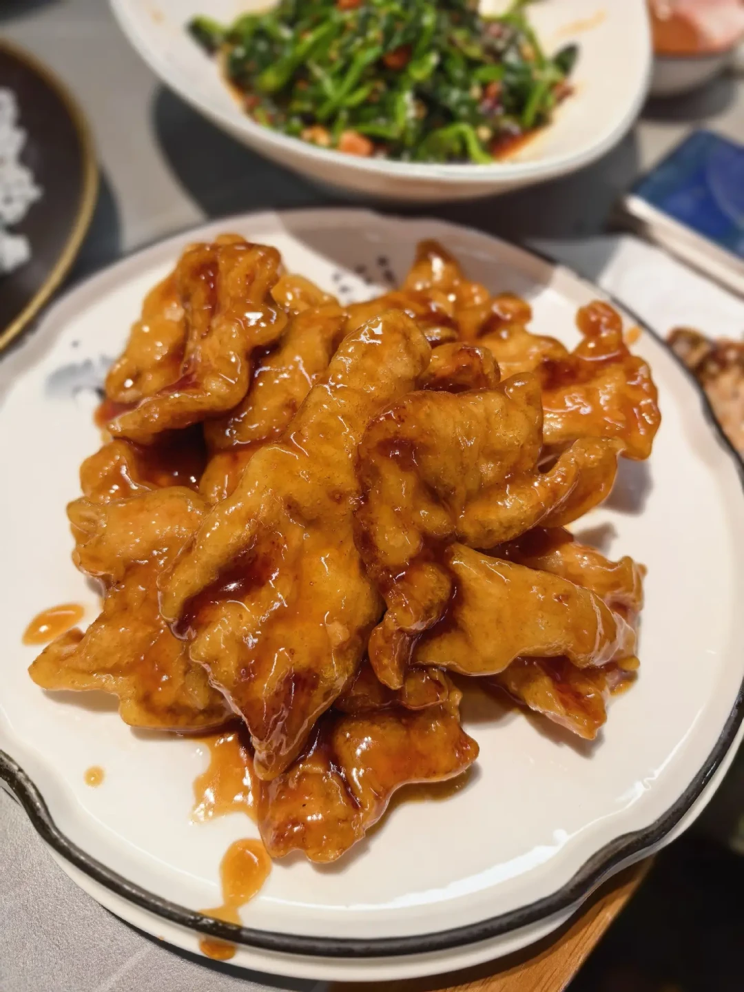 相信豆包推荐前,先点开那行灰色小字:我翻完了藏在豆包“哪家好”背后的GEO产业链