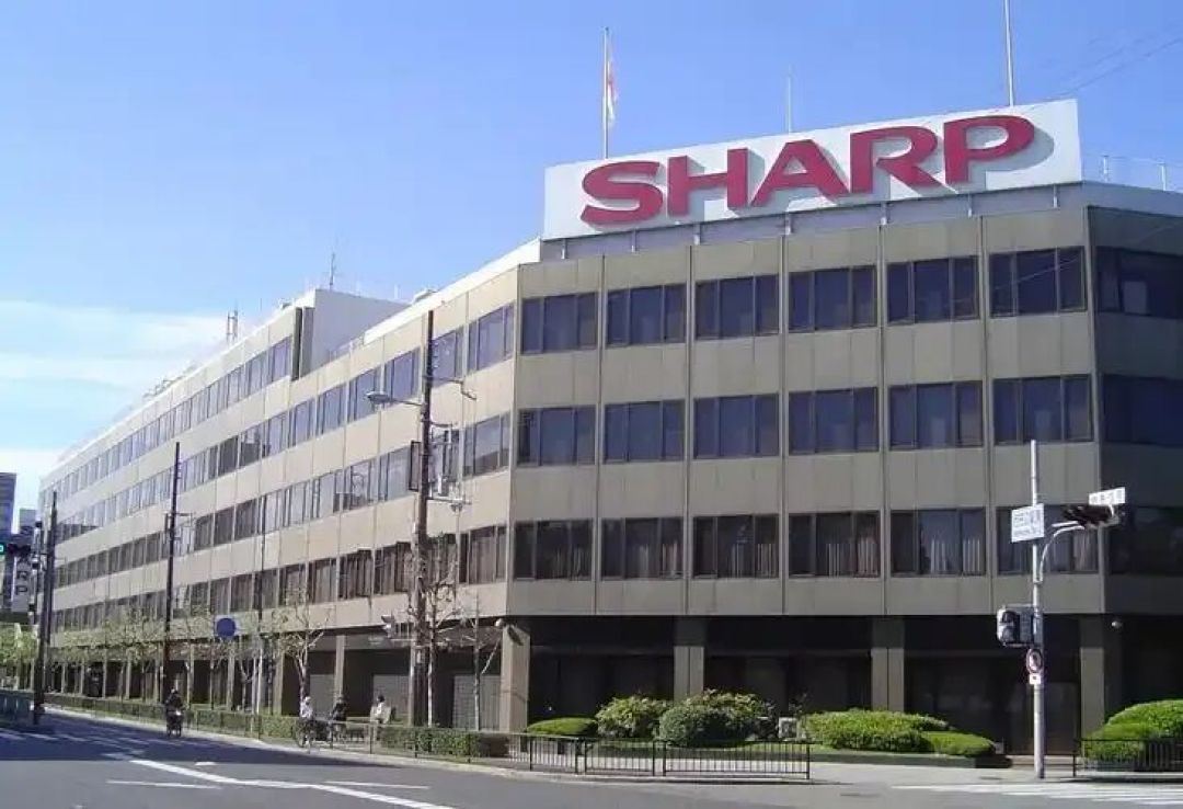 夏普的AI服务器终于有配置单了:鸿海造、夏普卖,卖不掉的面板工厂成了候选厂房
