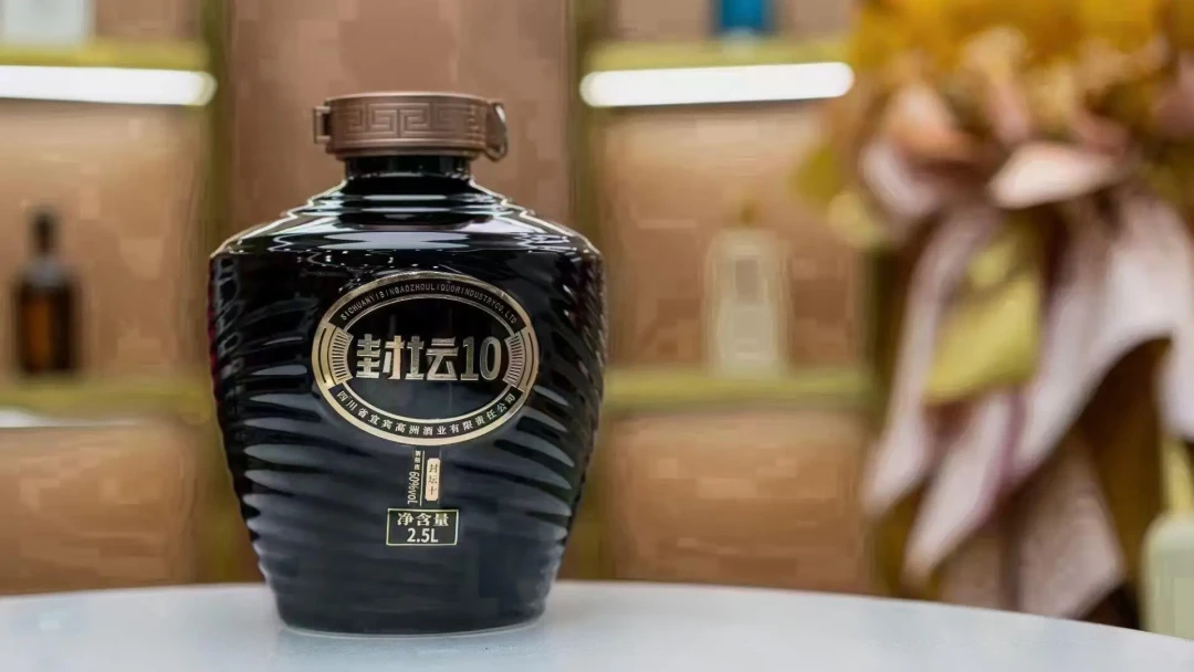 高洲这三坛高度酒把酒圈劈成两半: