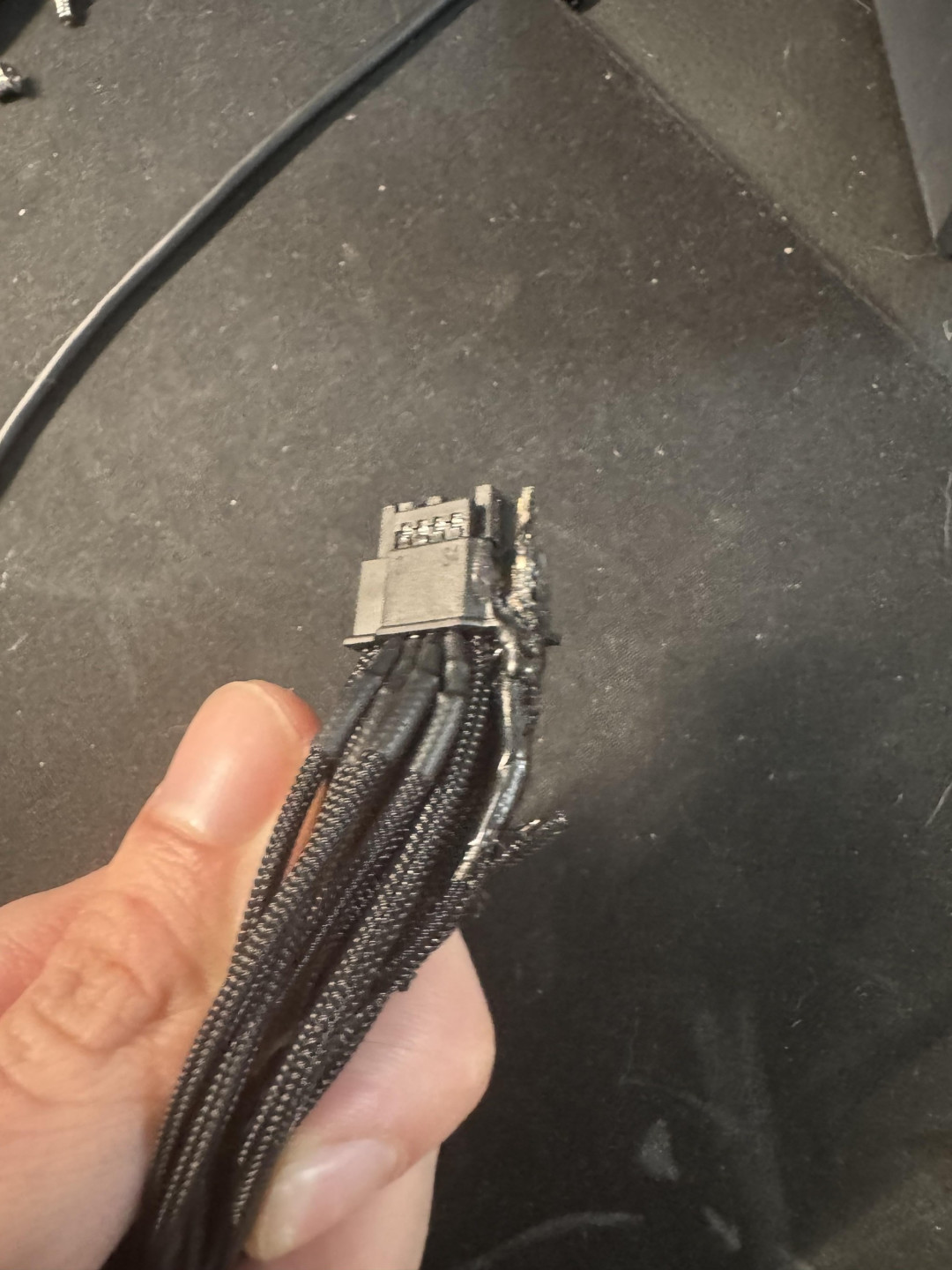 6950XT烧成这样,经销商反手换了张9070XT:先别羡慕,把
