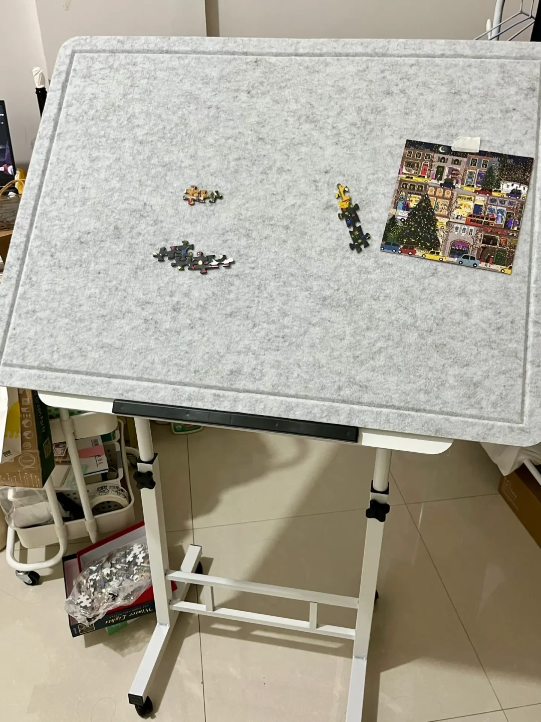 拼到一半的拼图才是收纳黑洞:45元DIY、60元折叠桌、1.78万拼图房,这笔装备账一次摆开