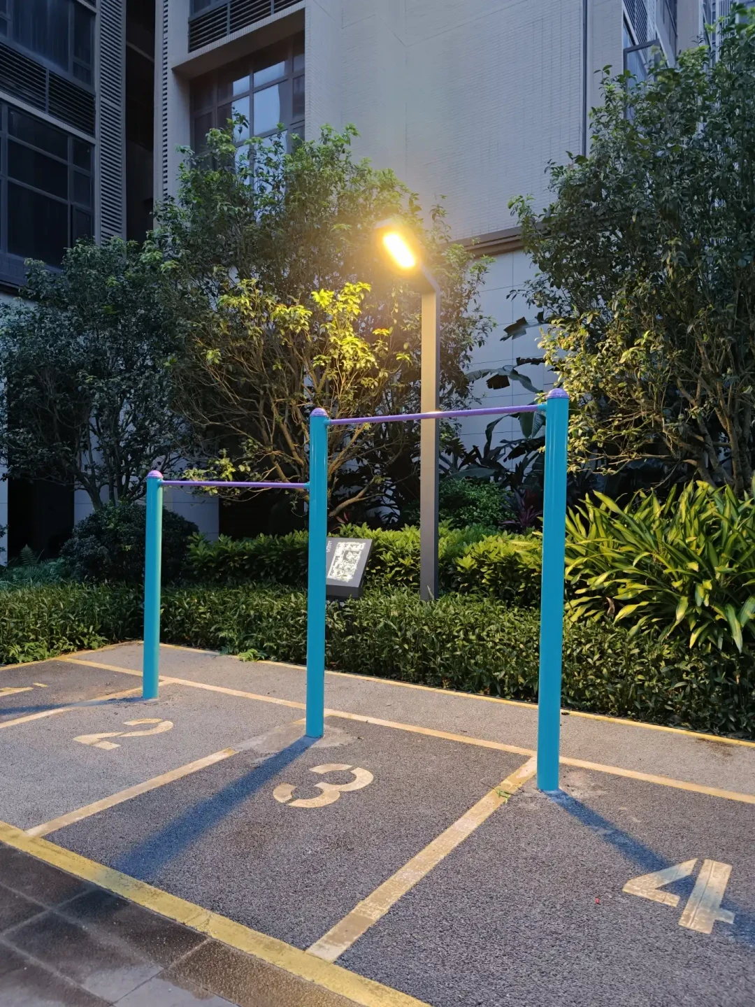 每天吊单杠100秒就能