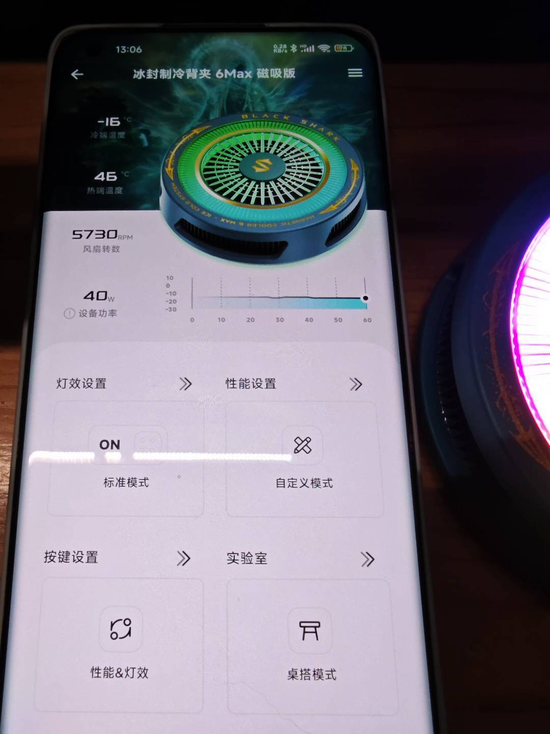 黑鲨6Ultra把水冷接到手机上:409元骤降56℃,但真正劝退的是电源线、冷凝水和那根1.2米的管子