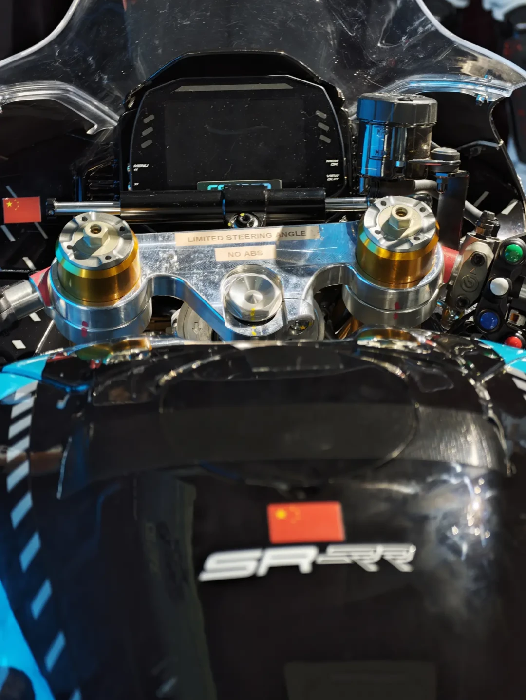 极速315.82km/h的春风V4SR-RR逛完摩博会:国产公升离能买还有多远,等等党该盯哪三个信号