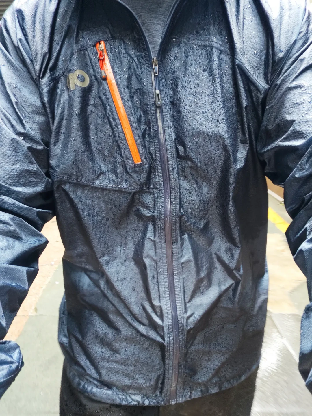 大境门的温差帖和莫干山的雨战帖互相拉扯：1400元的OR Helium硬壳，买之前先弄清你要去的是哪种比赛