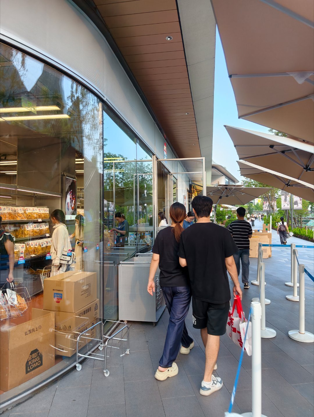从500家跌到39家:“穷鬼天堂”塌了,99元会员卡只退15.7——国庆囤零食前,先把捡漏的三笔账重算一遍