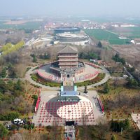 李连杰没隐退：全英文播客已更到15集，中文热搜的