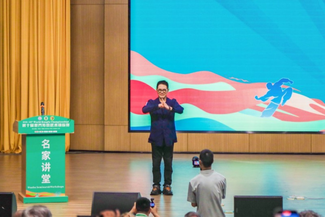 李连杰没隐退:全英文播客已更到15集,中文热搜的